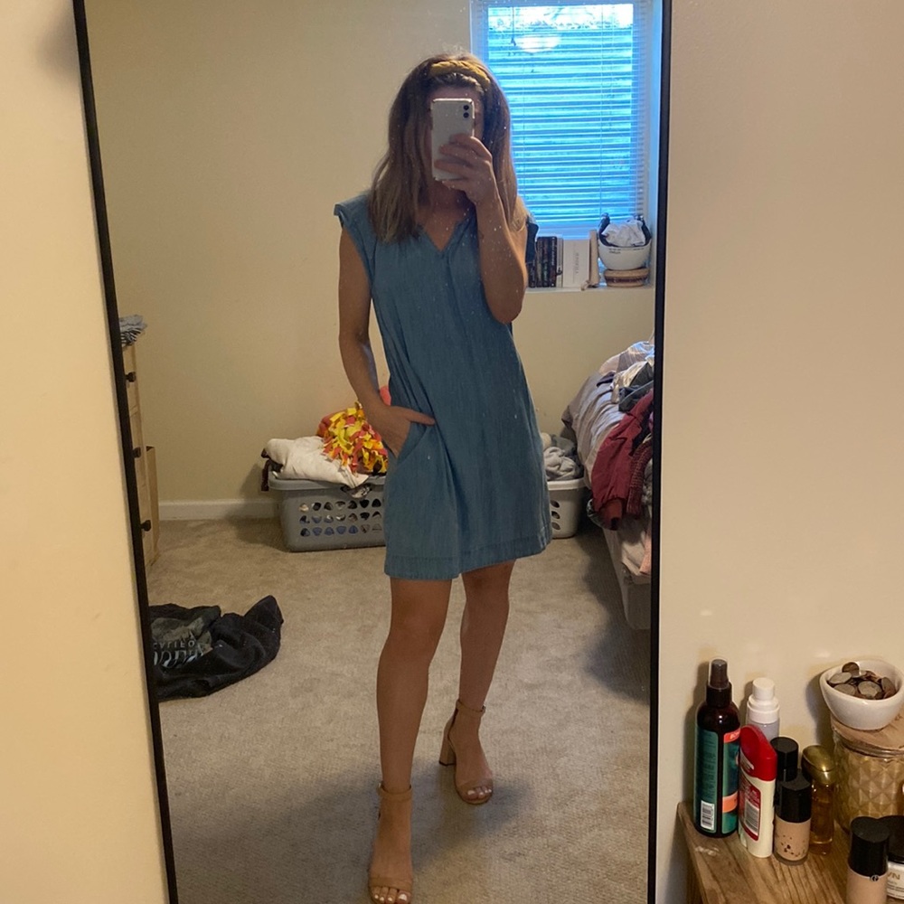 Gap denim ruffle sleeve dress